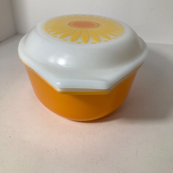 Vintage Pyrex Daisy Sunflower 043 1.5QT Oval Baking Dish & Lid Yellow Orange USA - Picture 3 of 10